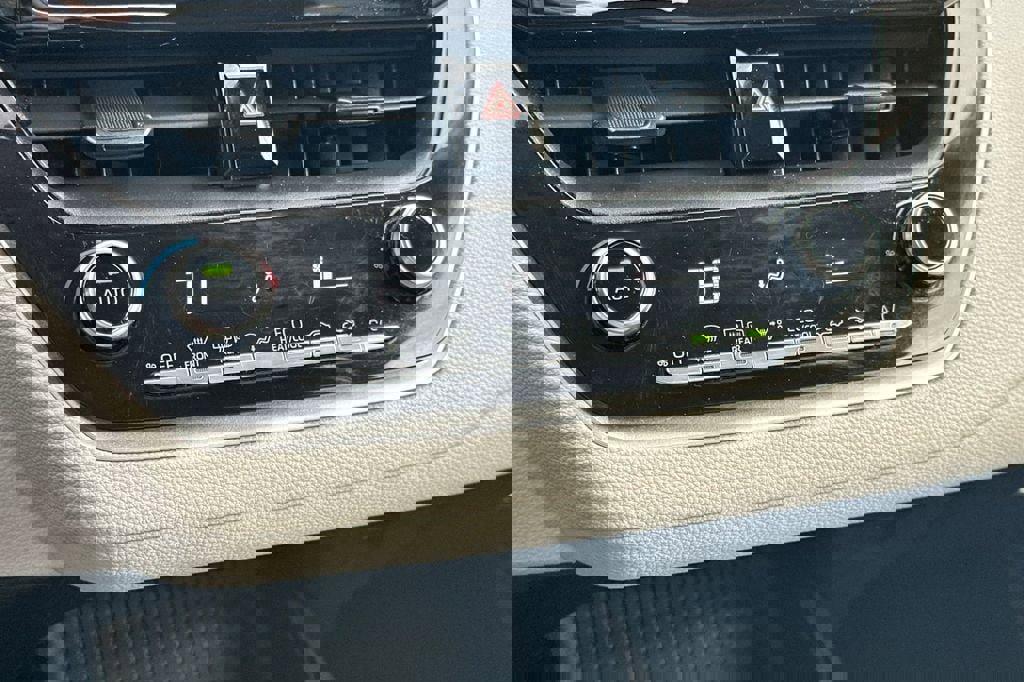 Used 2021 Toyota Corolla LE image 16