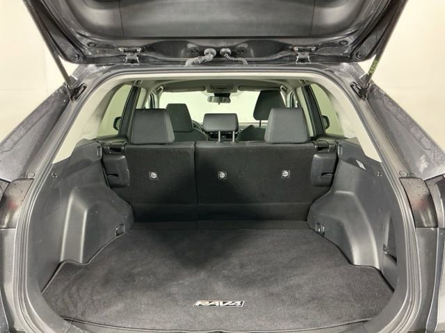 Used 2021 Toyota RAV4 LE image 25