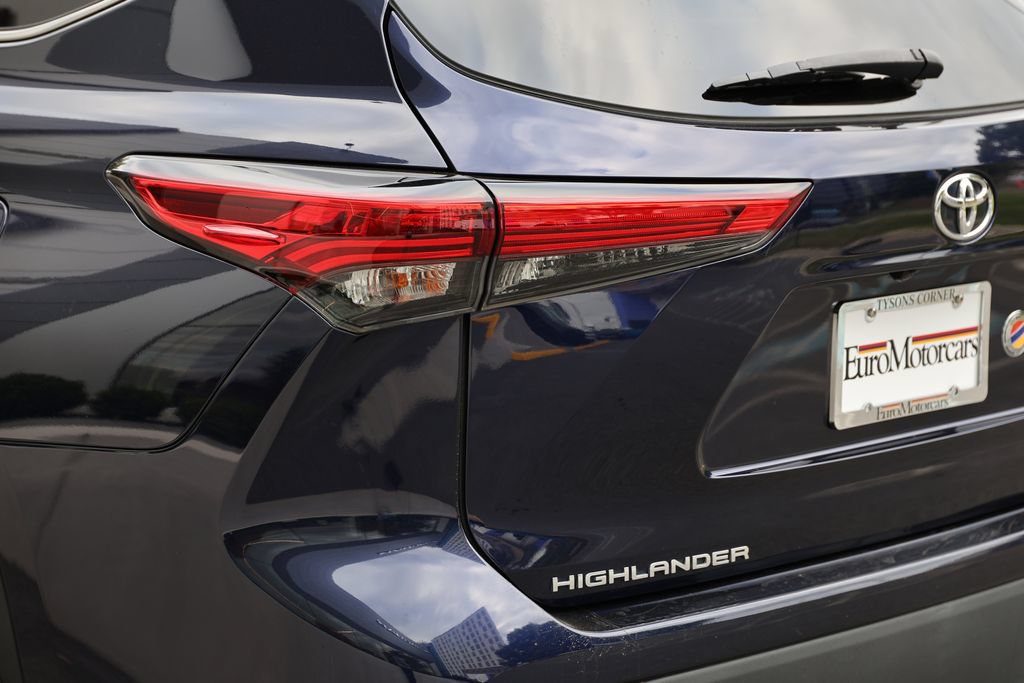 Used 2021 Toyota Highlander XLE AWD/4WD image 7