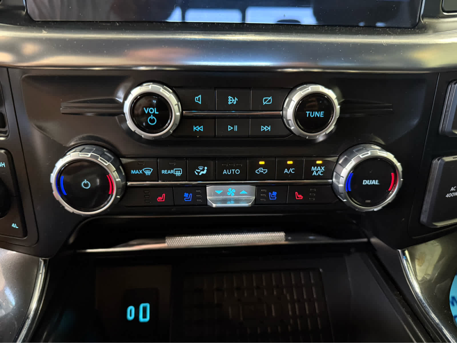 Used 2023 Ford F150 Lariat w/ Equipment Group 502A High image 18