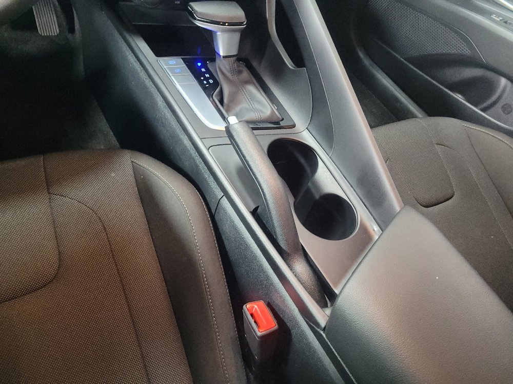 Used 2025 Hyundai Elantra SE image 26