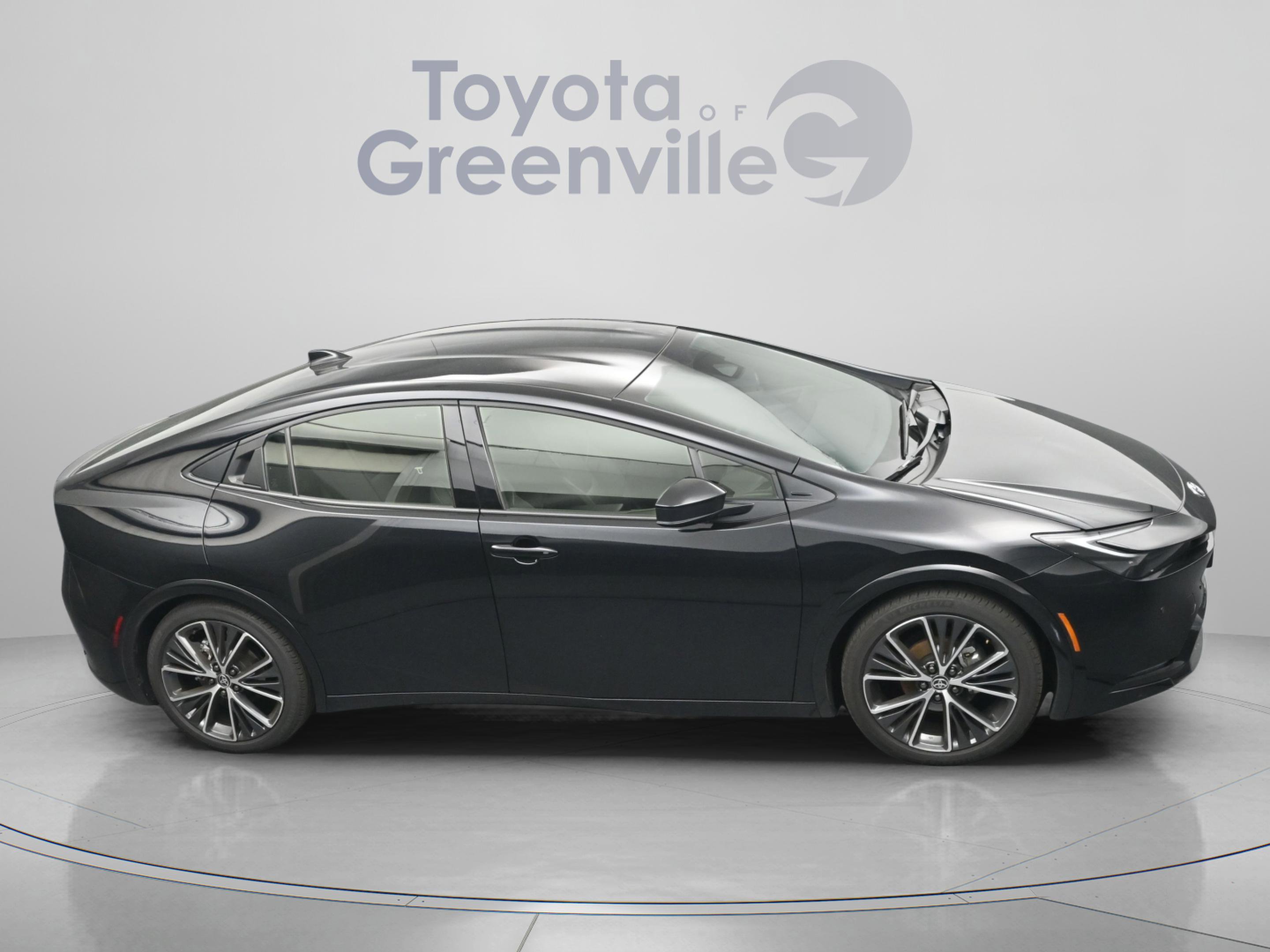 Used 2025 Toyota Prius XLE FWD image 19