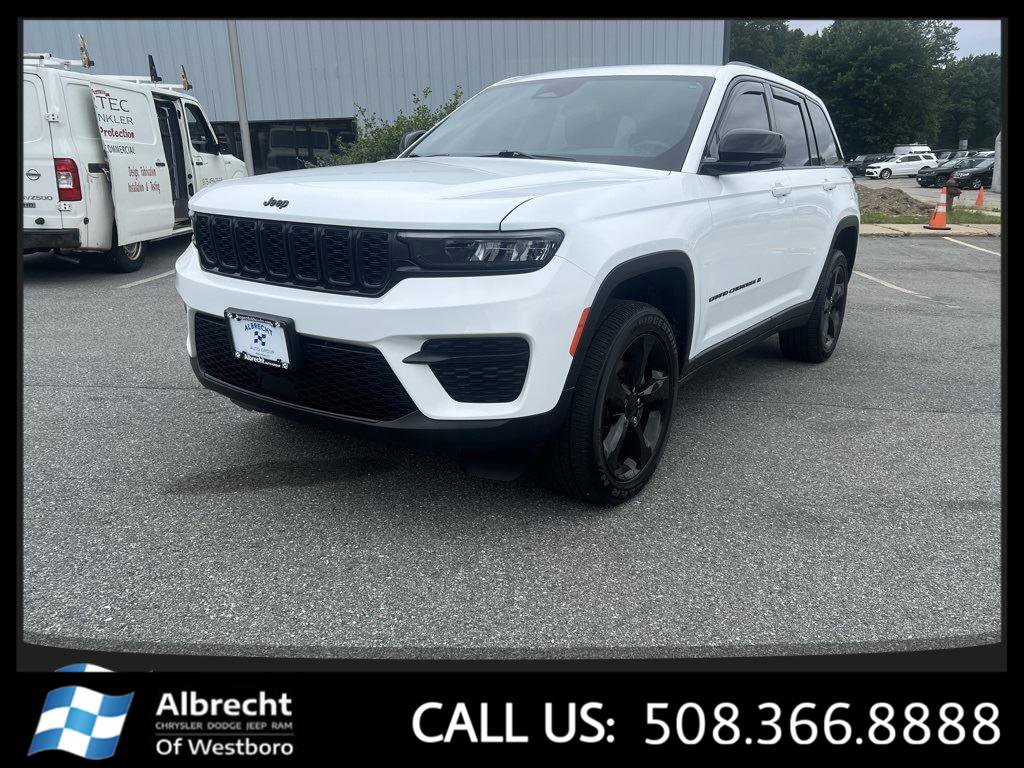 Used 2024 Jeep Grand Cherokee Altitude