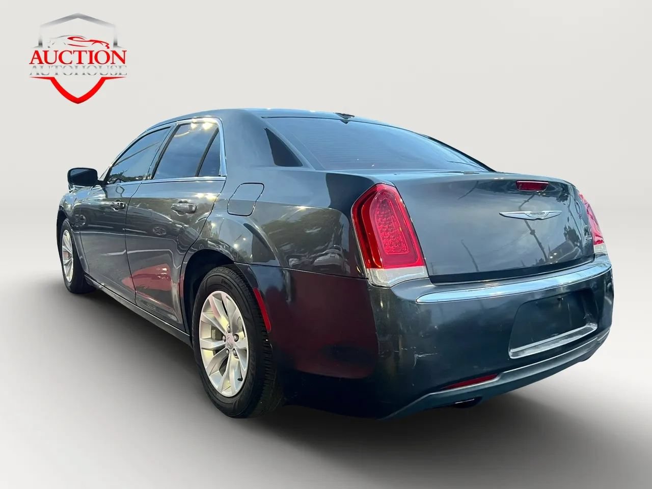Used 2016 Chrysler 300 Limited RWD image 6