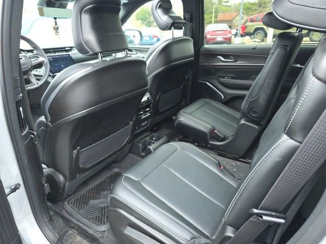 Used 2025 Jeep Grand Cherokee L Overland w/ Advanced Protech Group III image 10