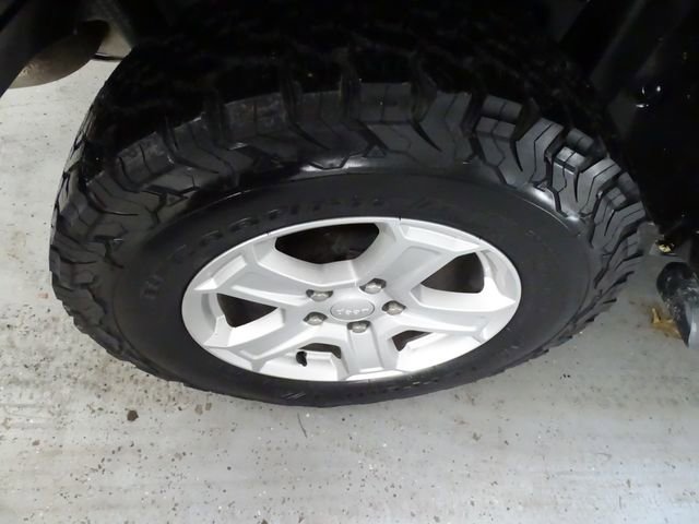 Used 2018 Jeep Wrangler Sport S image 21