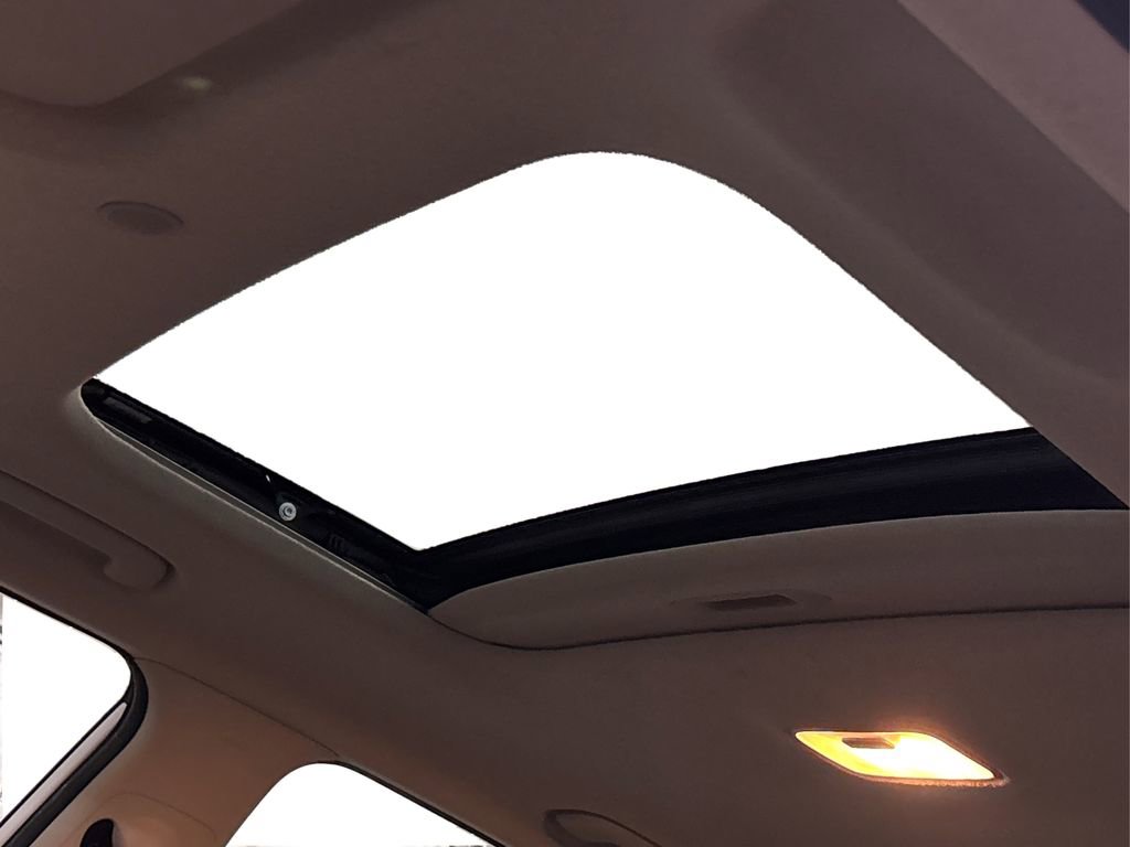 Certified 2025 Hyundai Venue SEL image 23