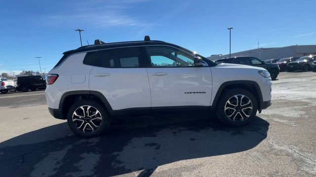 Used 2022 Jeep Compass Limited image 9
