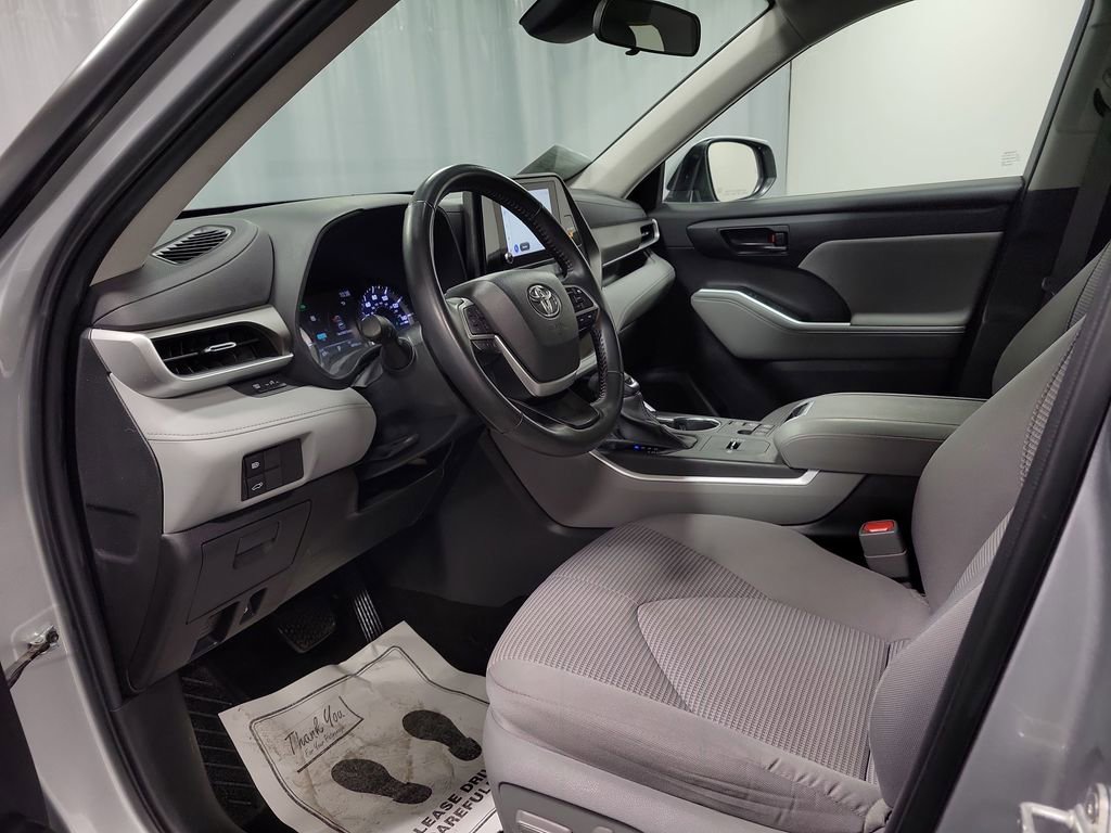 Used 2023 Toyota Highlander LE image 12