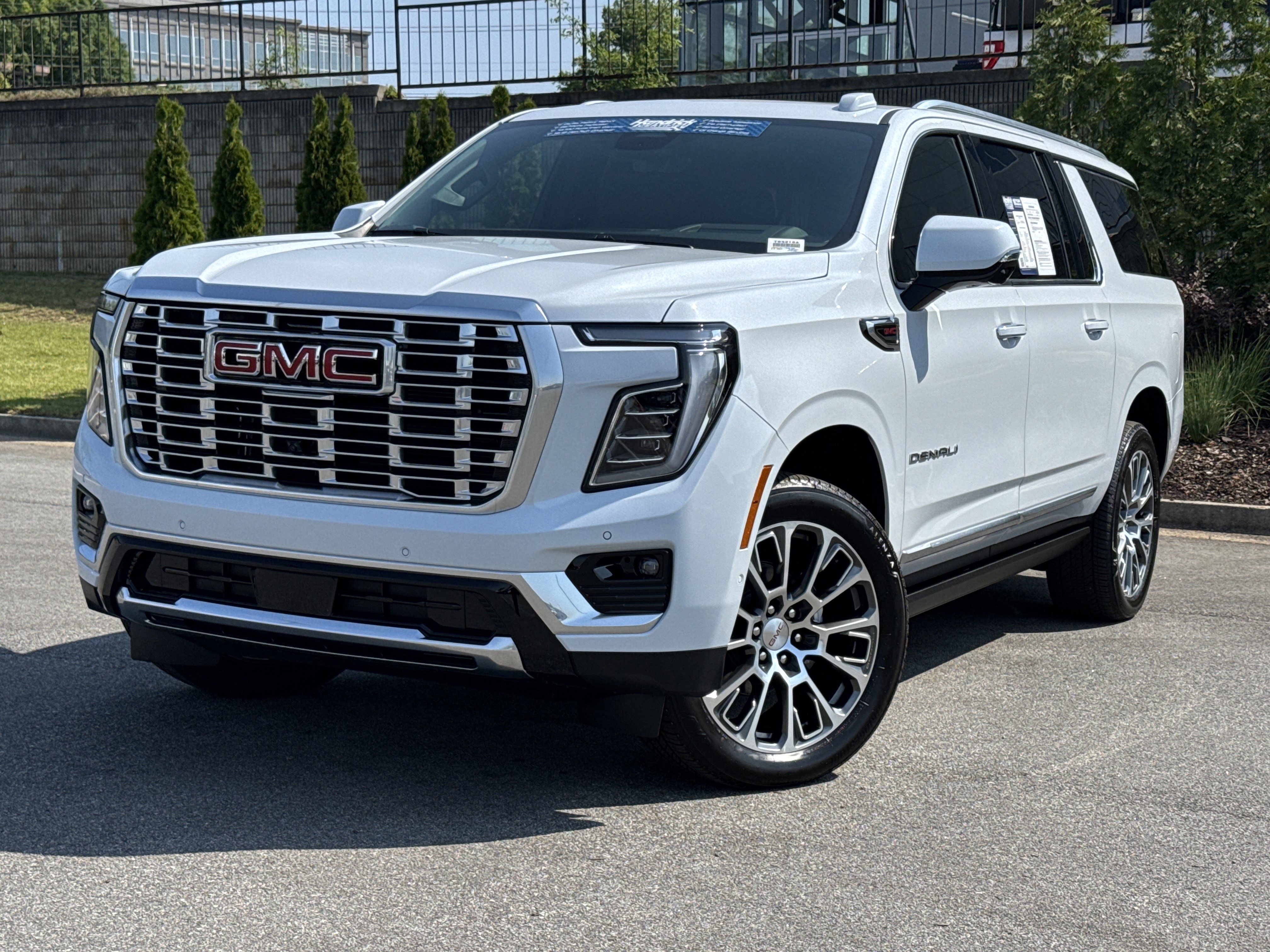 Used 2026 GMC Yukon XL Denali w/ Denali Reserve Package AWD/4WD image 5