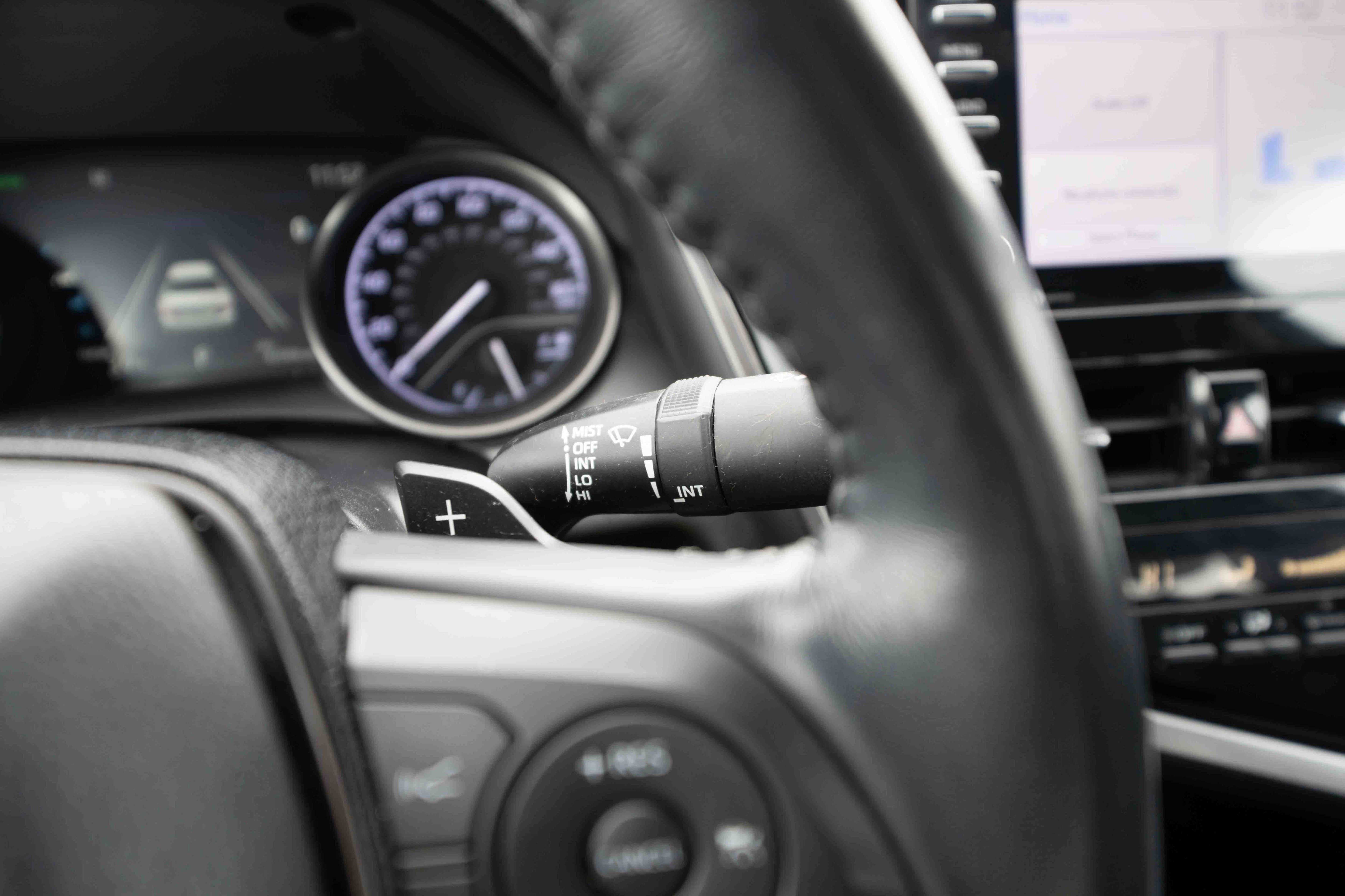 Used 2021 Toyota Camry SE w/ Cold Weather Package image 14