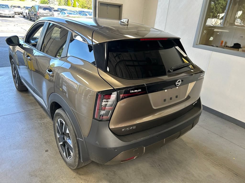 Used 2025 Nissan Kicks SV AWD/4WD image 6
