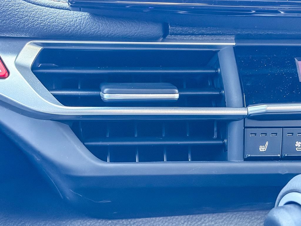 Used 2025 Toyota Sienna Platinum AWD/4WD image 26