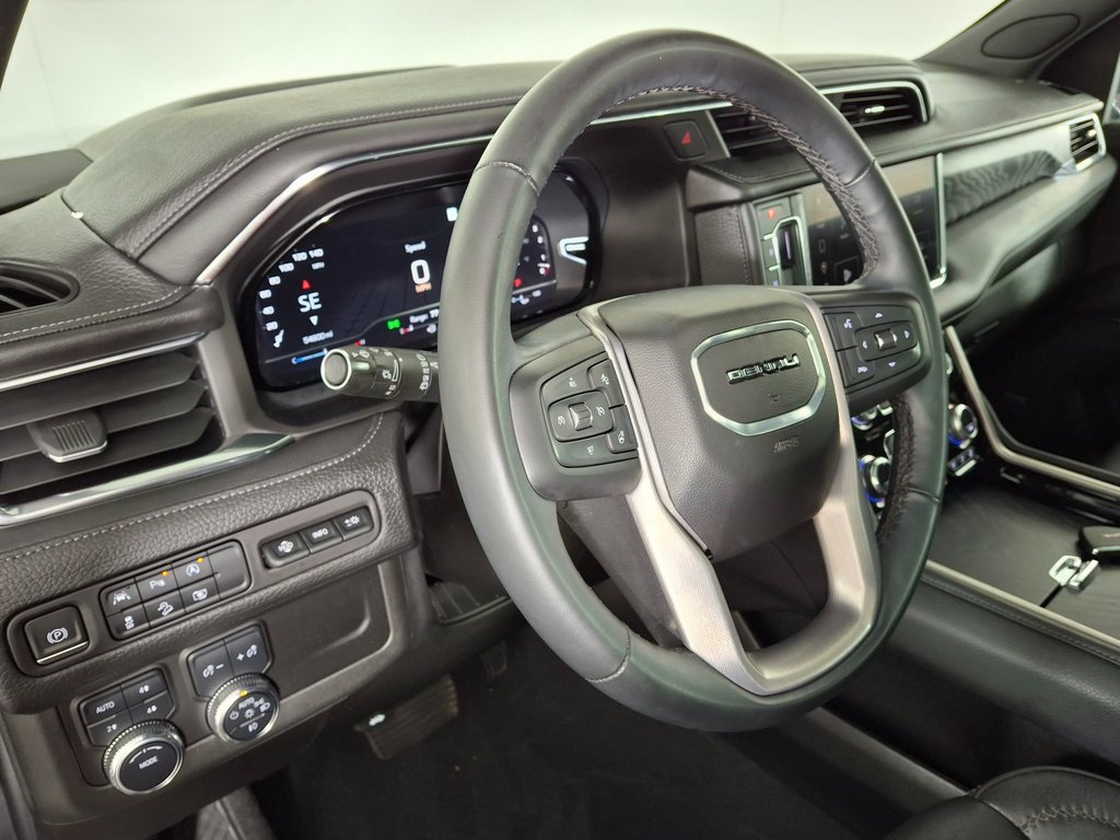 Used 2023 GMC Yukon XL Denali image 11