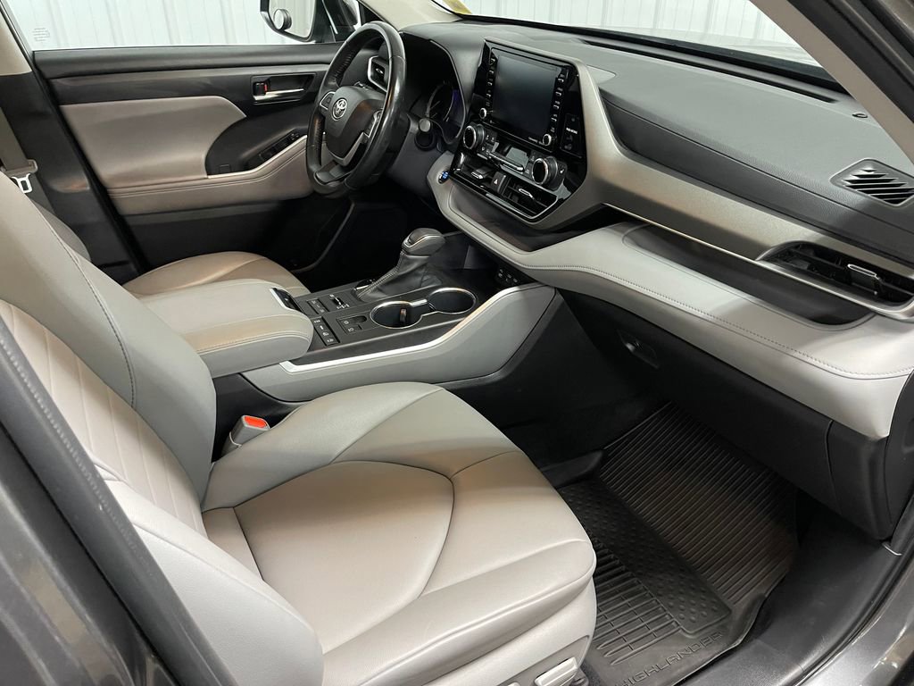 Used 2022 Toyota Highlander XLE image 19