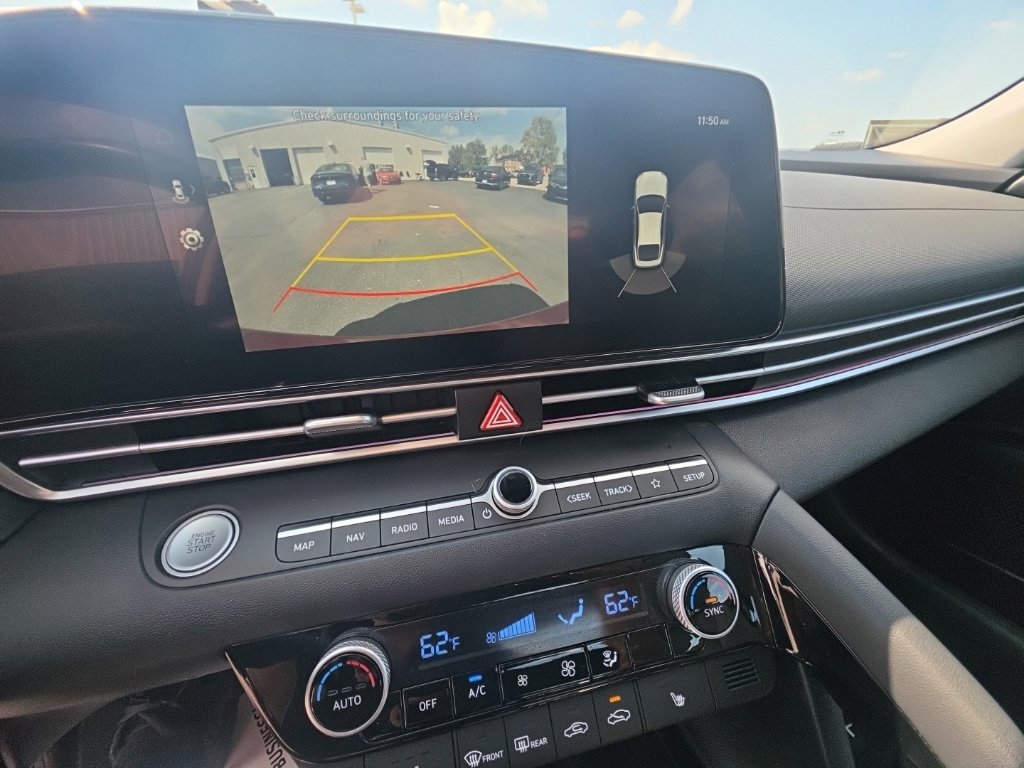 Used 2023 Hyundai Elantra Limited w/ Cargo Package FWD image 21