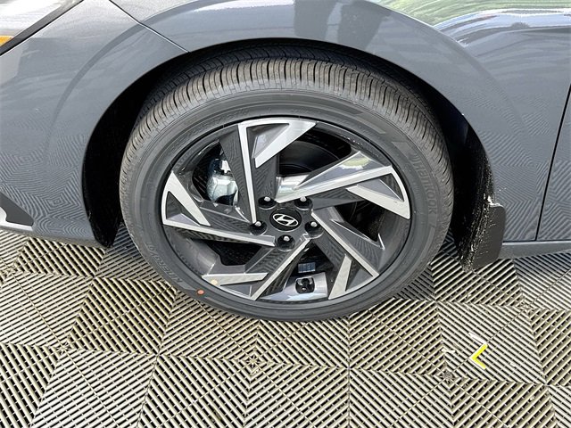New 2025 Hyundai Elantra SEL image 4