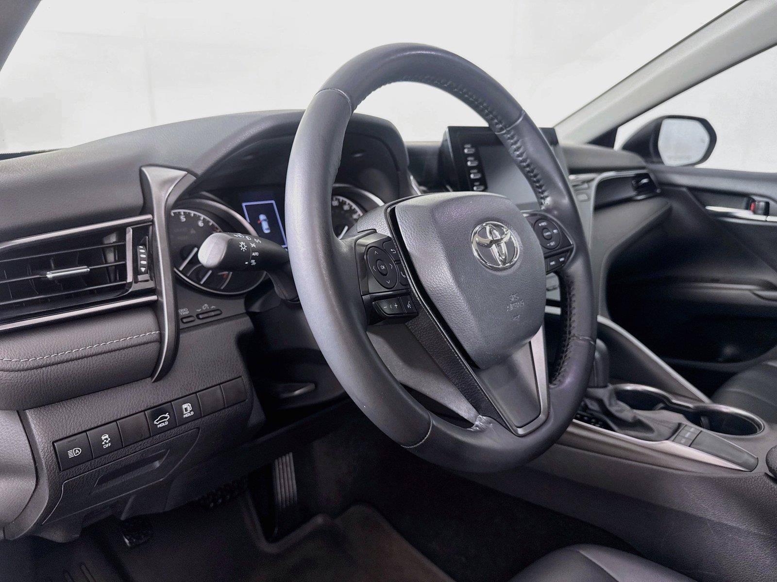 Used 2022 Toyota Camry SE w/ Convenience Package FWD image 4