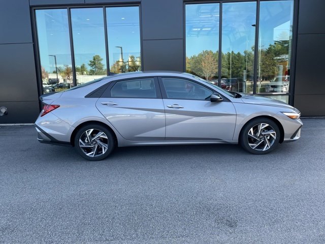 Used 2025 Hyundai Elantra Sport image 5