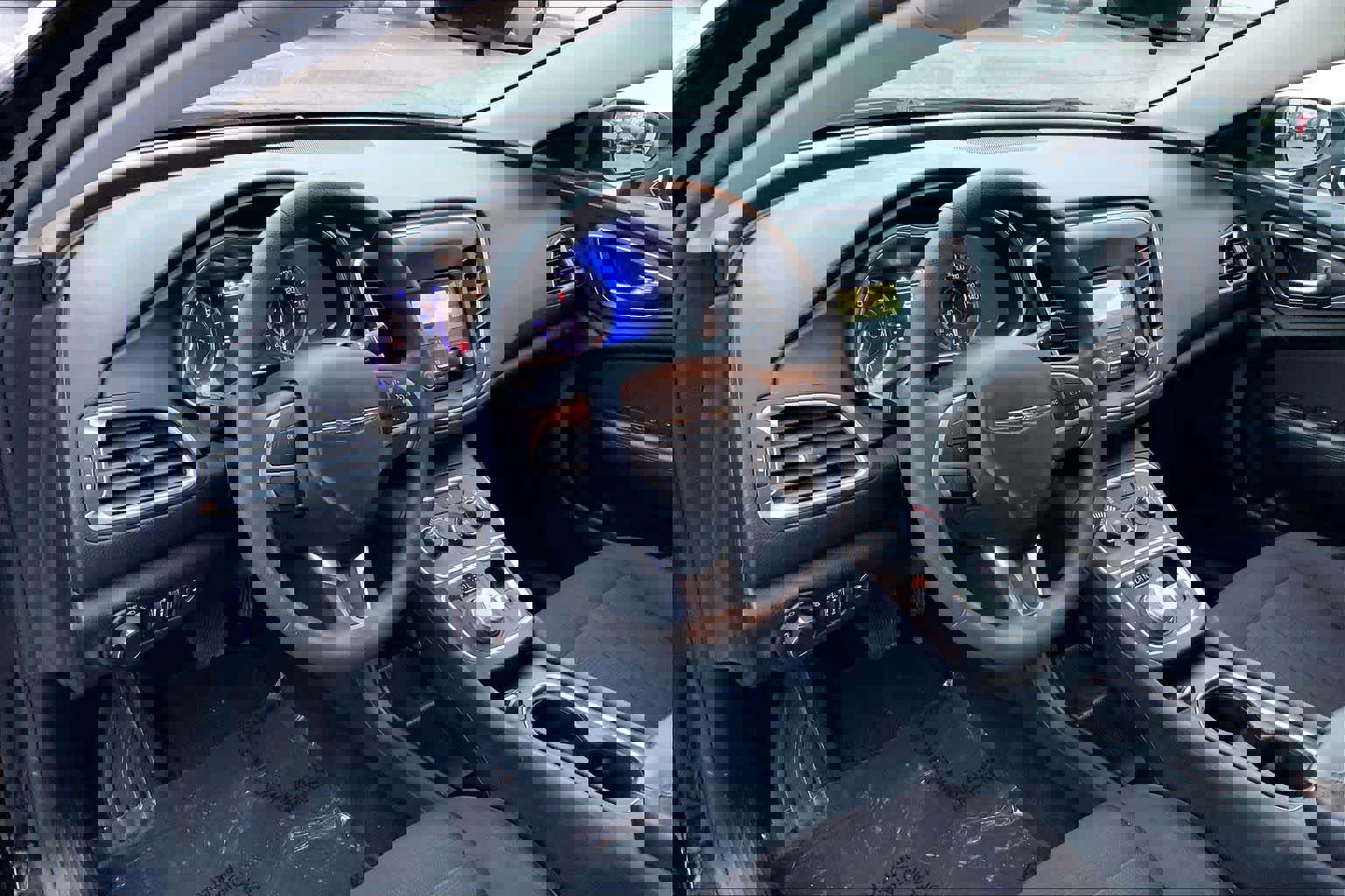 Used 2015 Chrysler 200 LX image 16