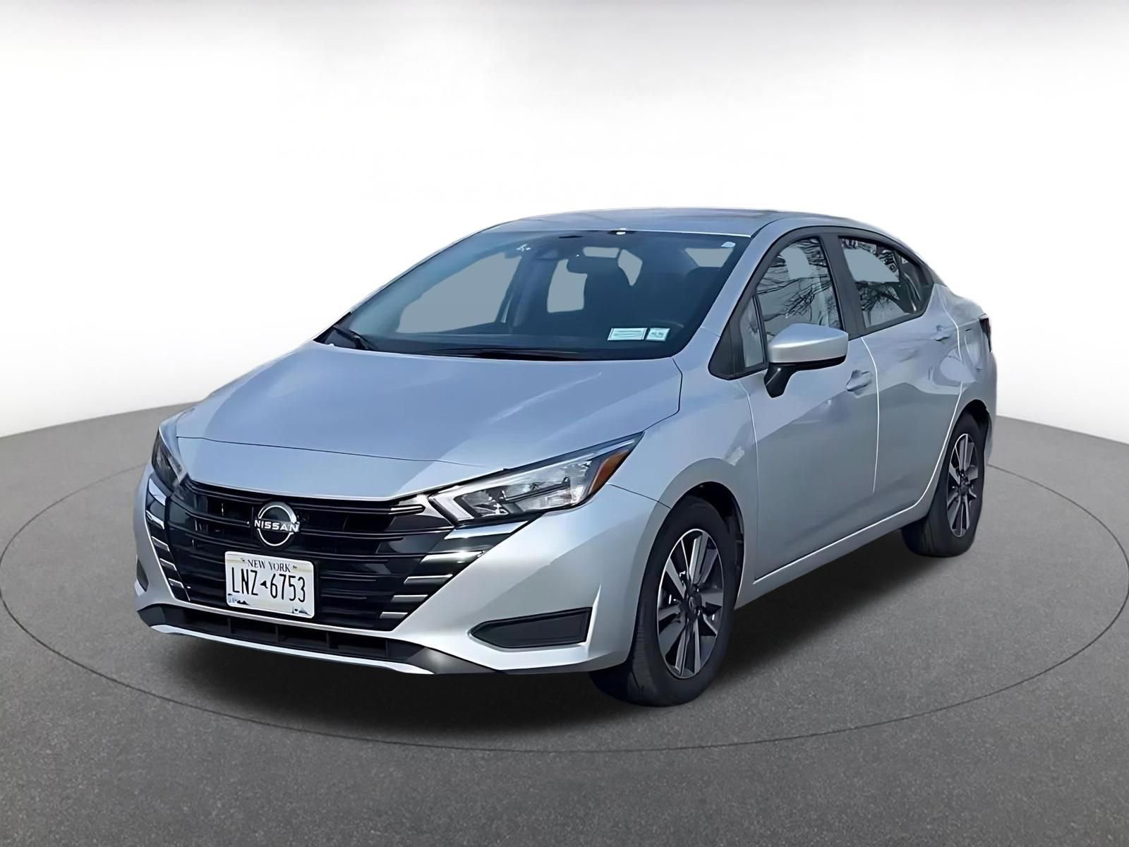 Used 2025 Nissan Versa SV image 7