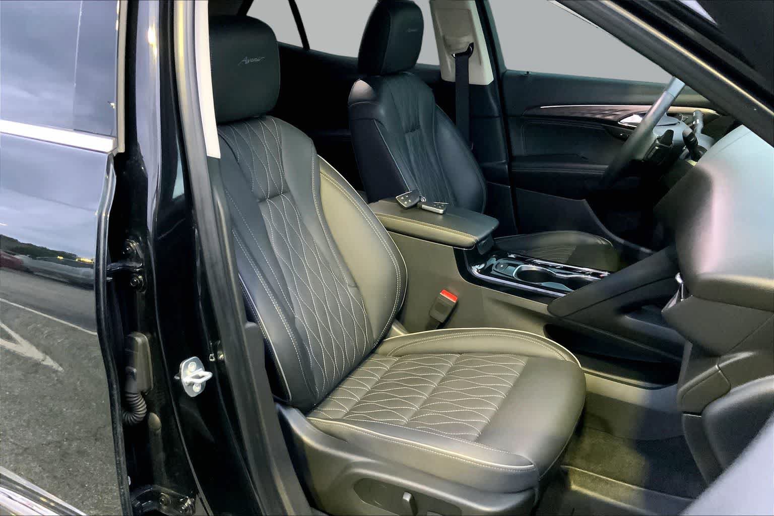 Used 2022 Buick Envision Avenir w/ Technology Package II FWD image 16