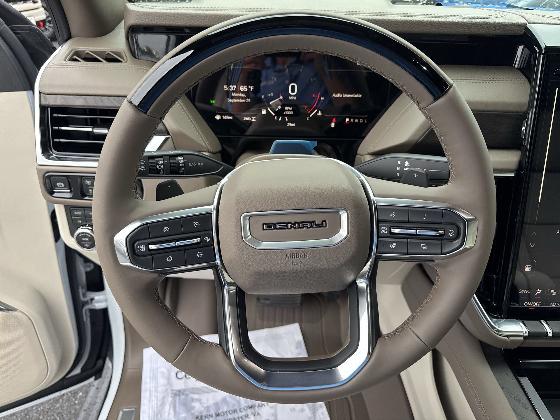 New 2026 GMC Yukon XL Denali w/ Denali Reserve Package AWD/4WD image 11