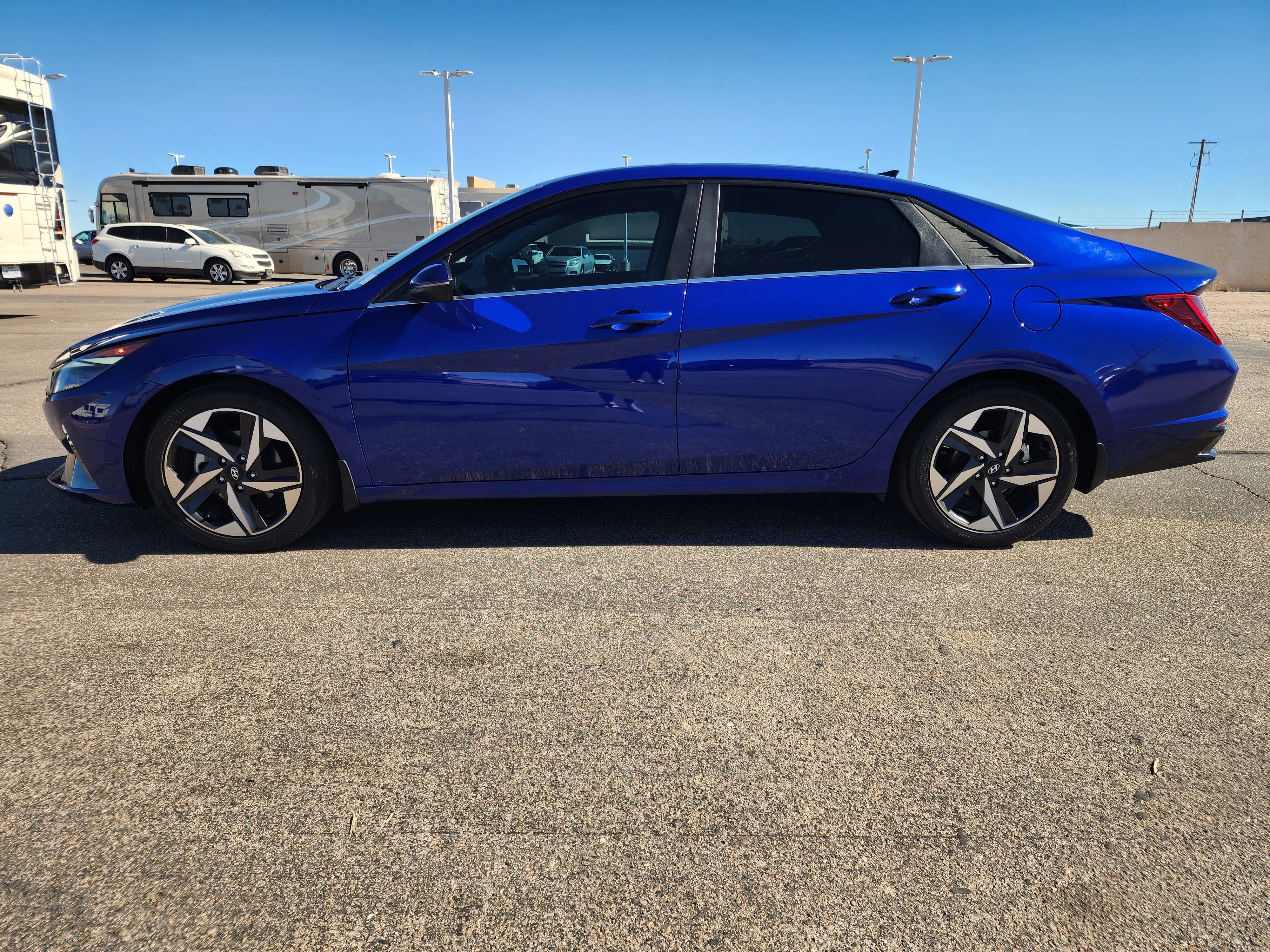 Used 2021 Hyundai Elantra Limited image 7