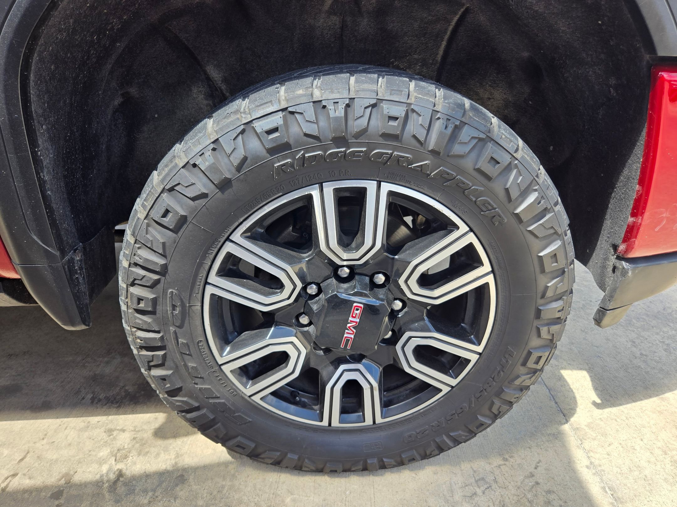 Used 2022 GMC Sierra 2500 AT4 w/ AT4 Premium Plus Package AWD/4WD image 10