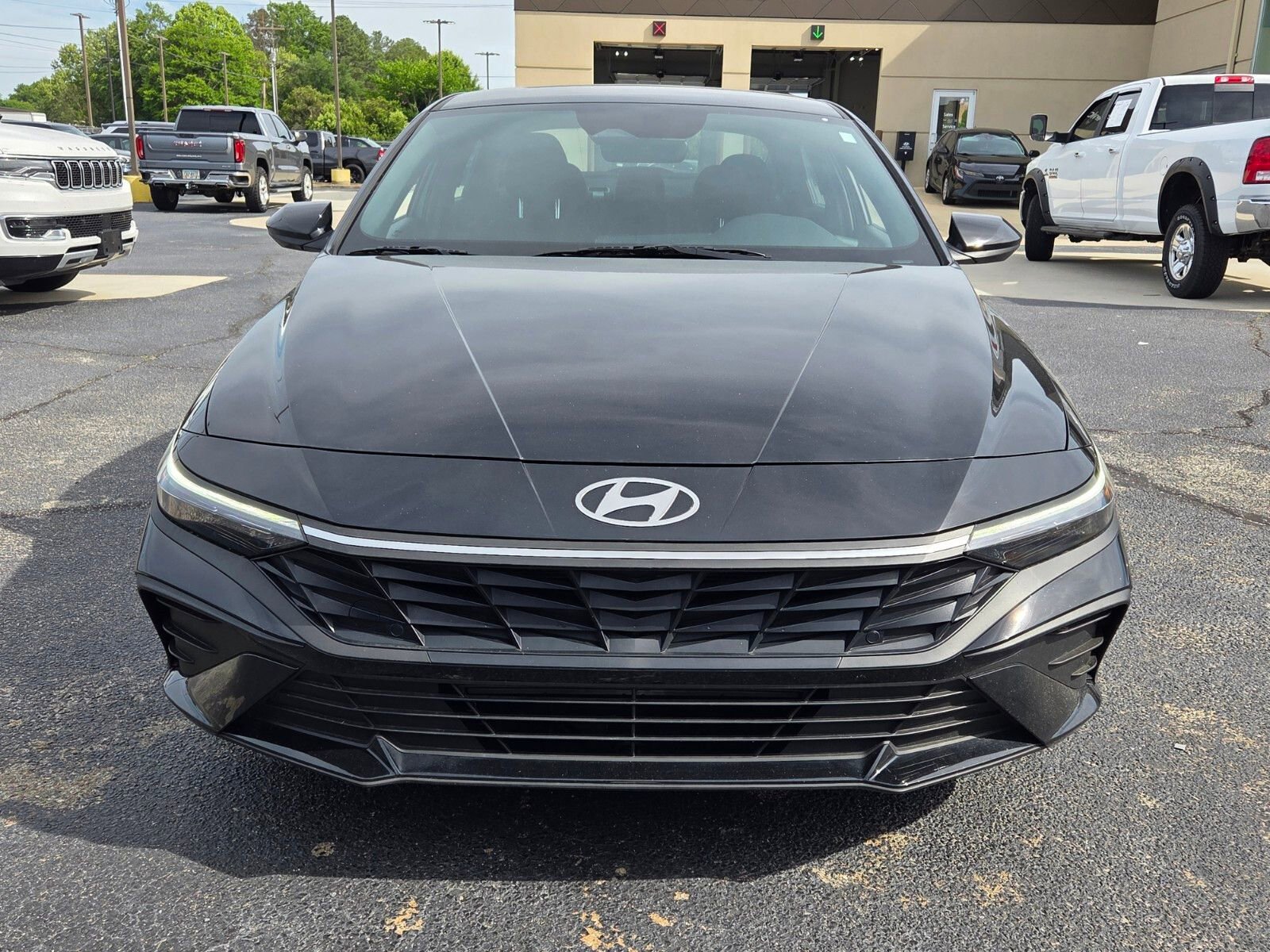 Used 2025 Hyundai Elantra Sport image 2