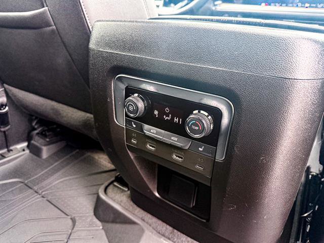 Used 2025 Chevrolet Suburban High Country AWD/4WD image 34