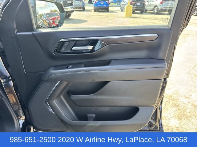 Used 2025 Chevrolet Suburban Z71 image 33