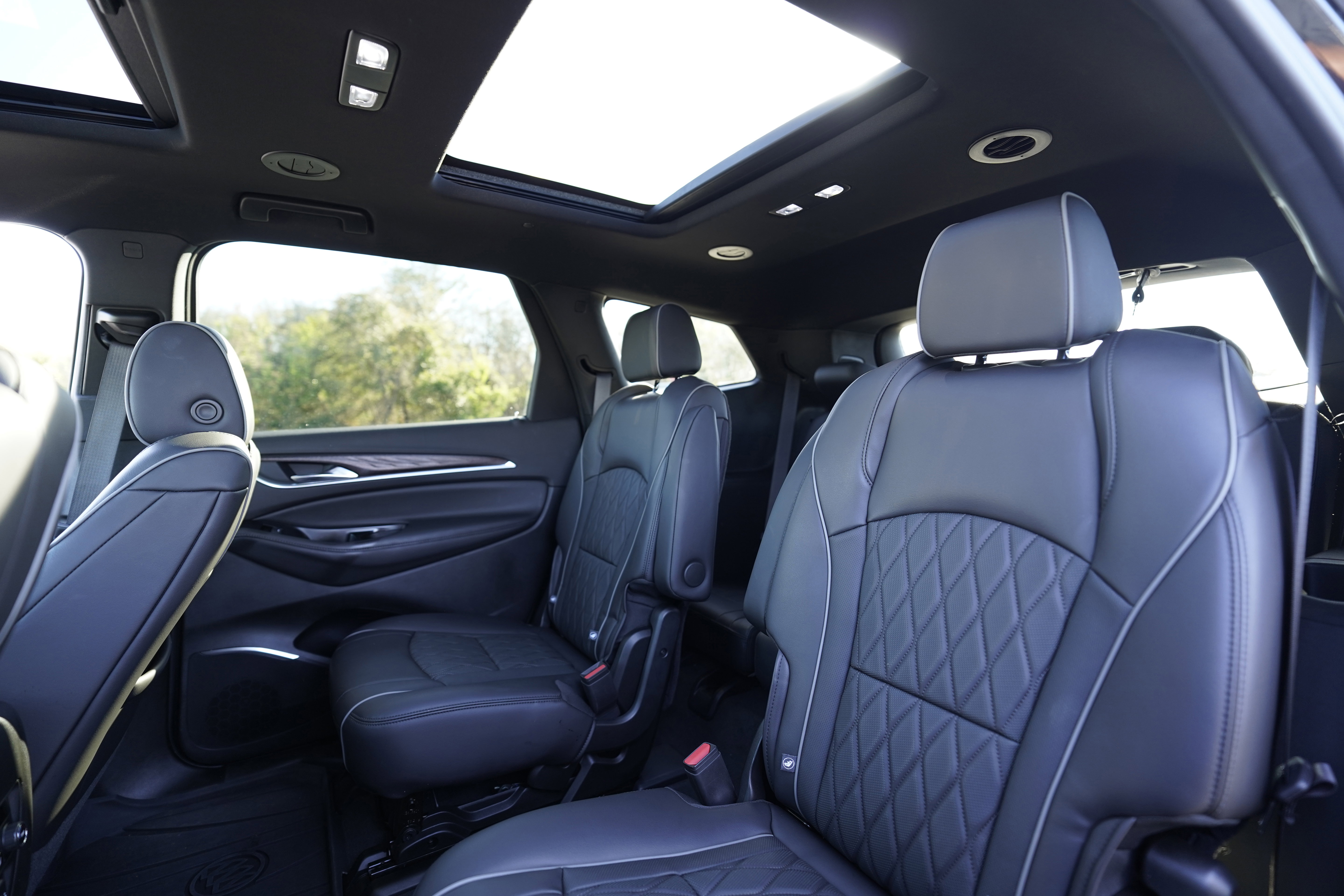 Used 2024 Buick Enclave Avenir w/ Avenir Technology Package image 10