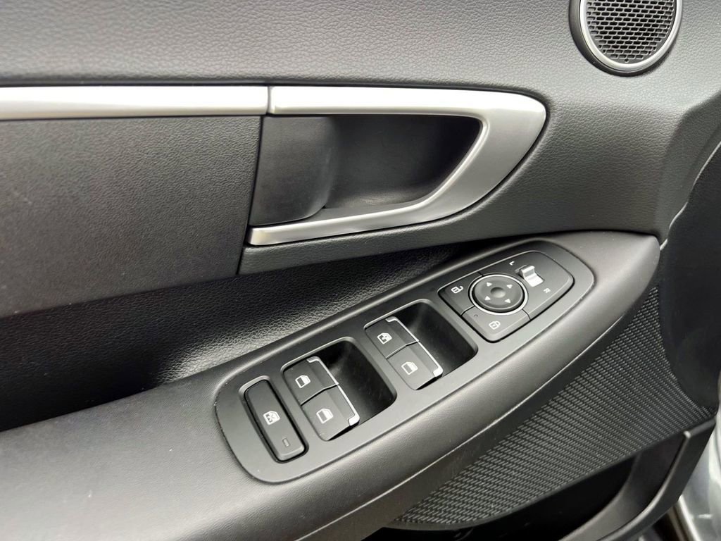Certified 2022 Hyundai Sonata SE w/ Cargo Package image 14