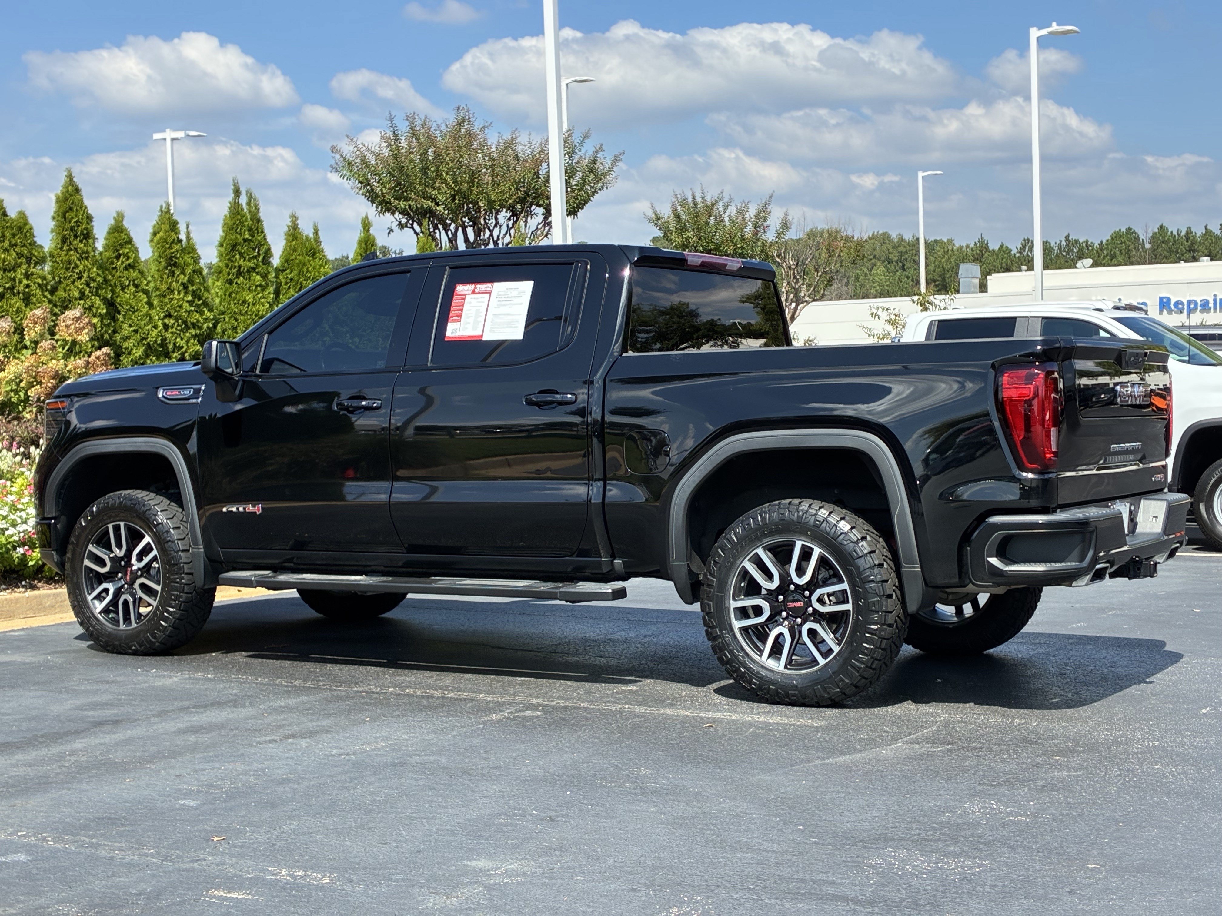 Used 2022 GMC Sierra 1500 AT4 AWD/4WD image 10