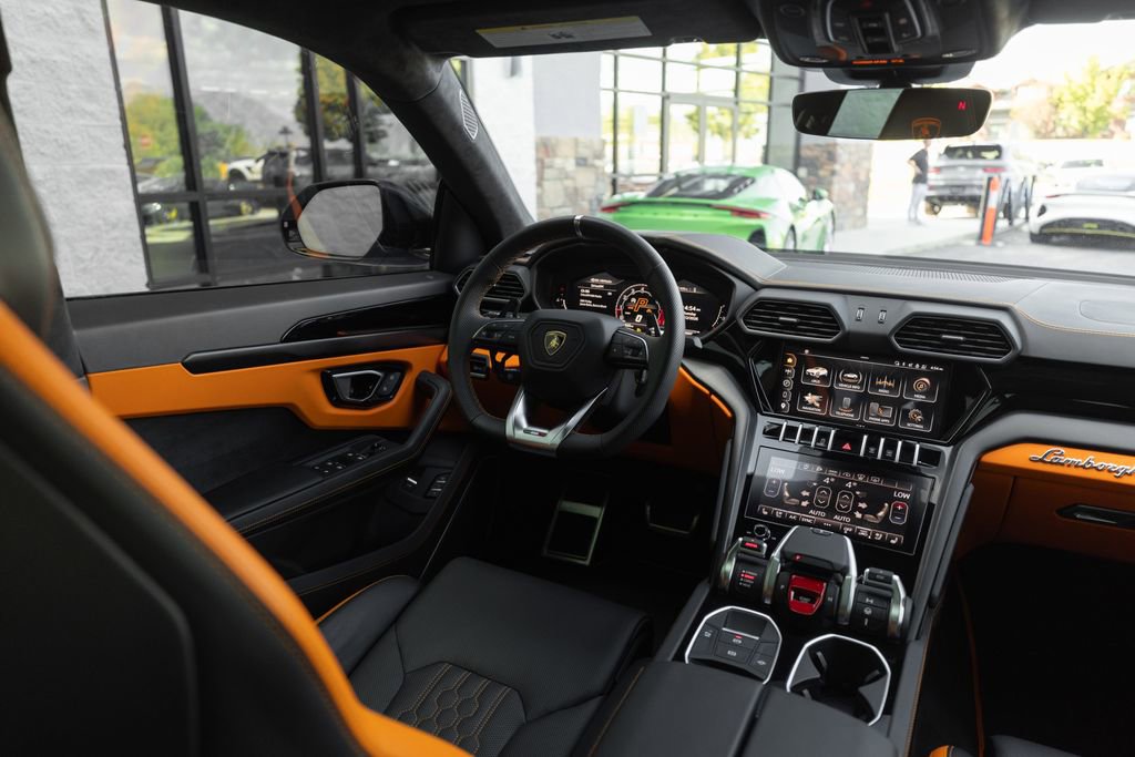 Used 2024 Lamborghini Urus S AWD/4WD image 23