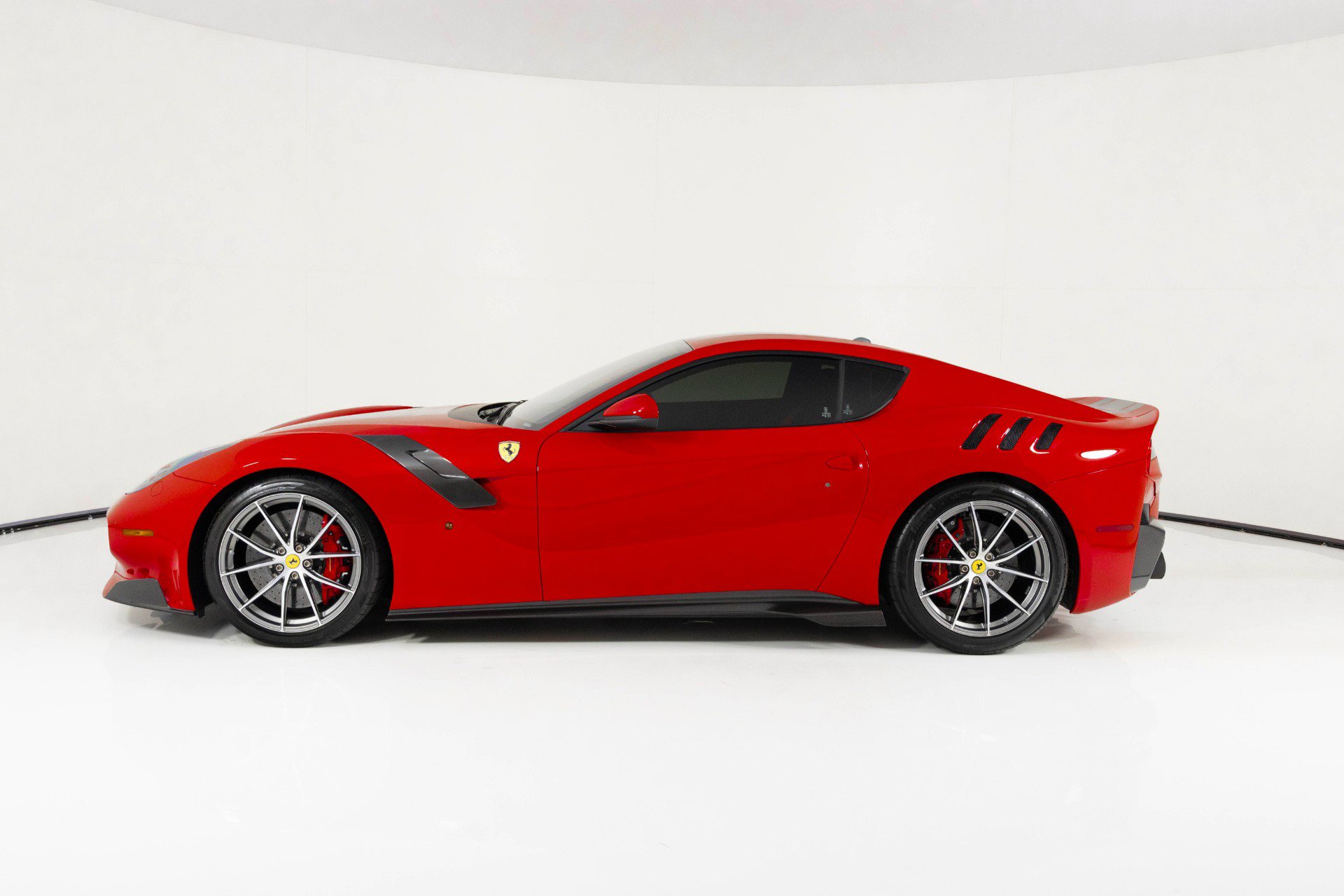 Used 2017 Ferrari F12tdf image 6