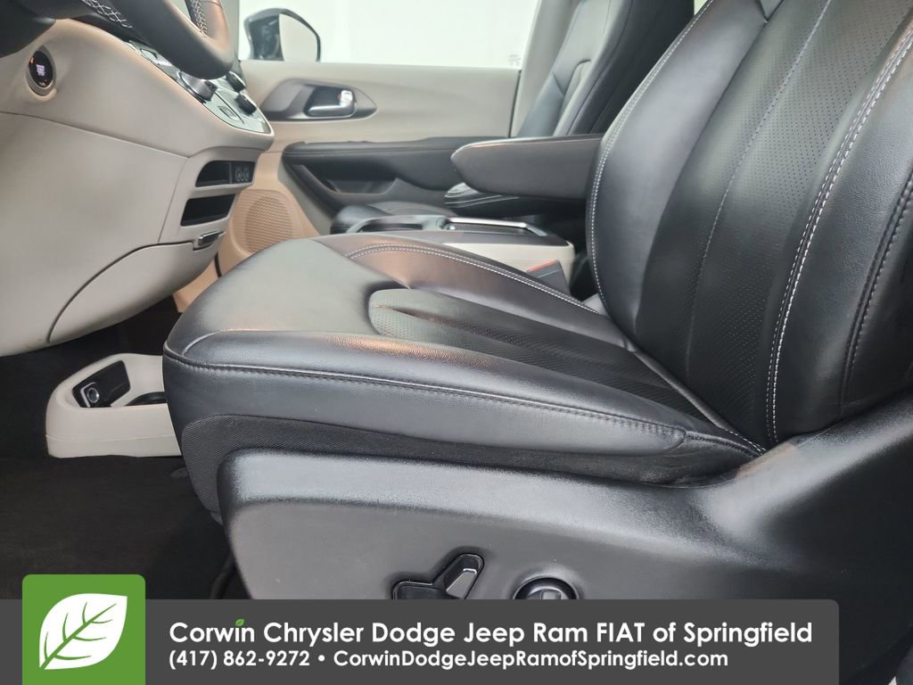 Certified 2024 Chrysler Pacifica Touring-L image 20