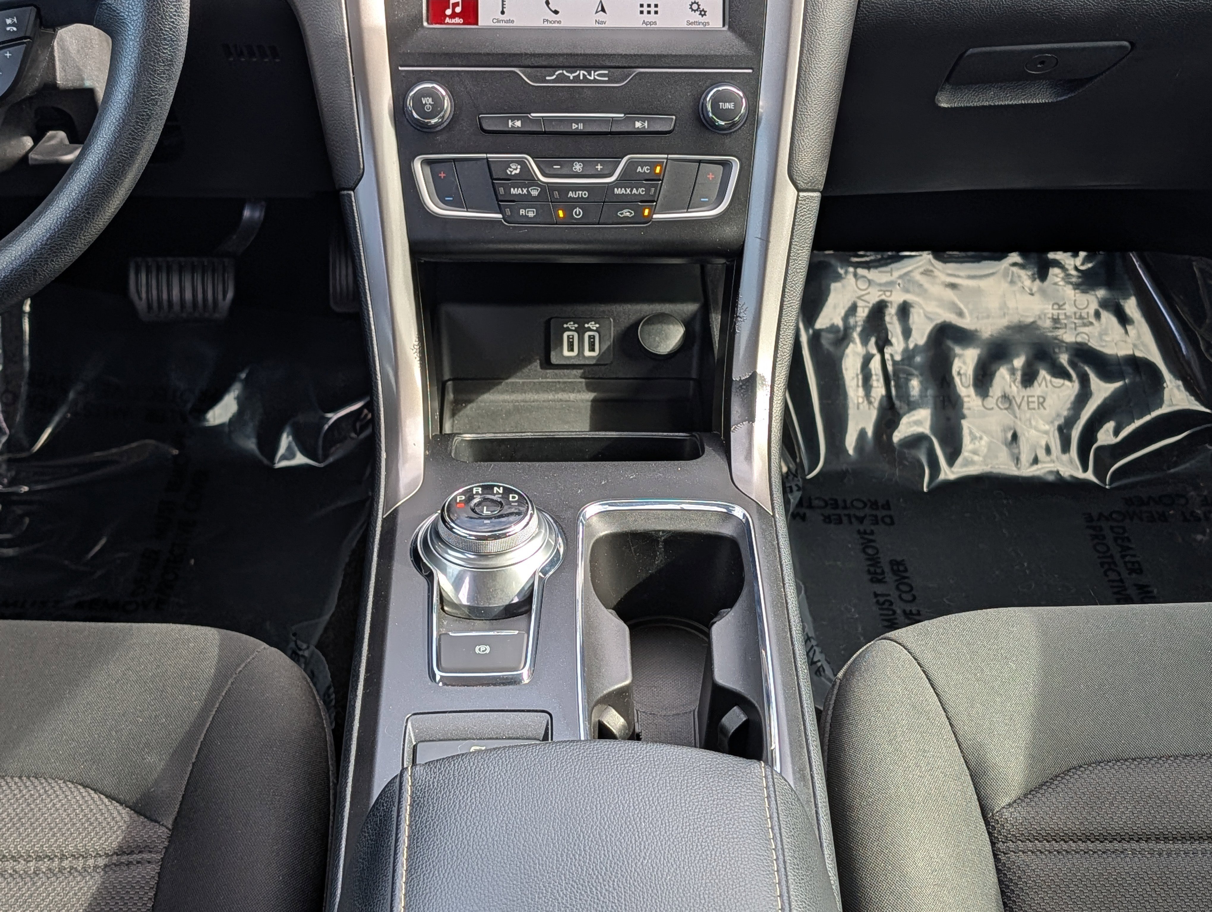 Used 2019 Ford Fusion SE FWD image 18