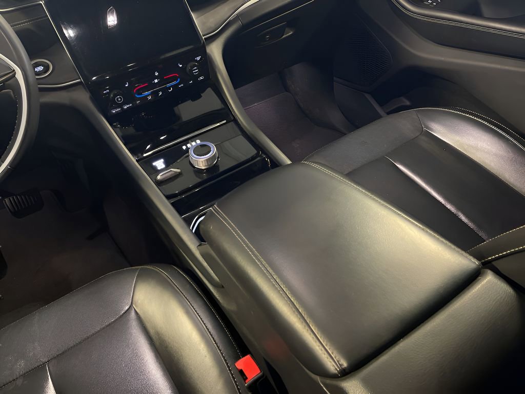 Used 2023 Jeep Grand Cherokee Limited image 10