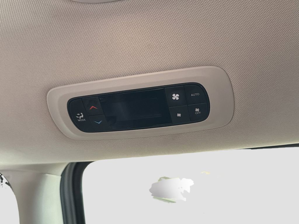 Used 2024 Chrysler Pacifica Limited FWD image 28