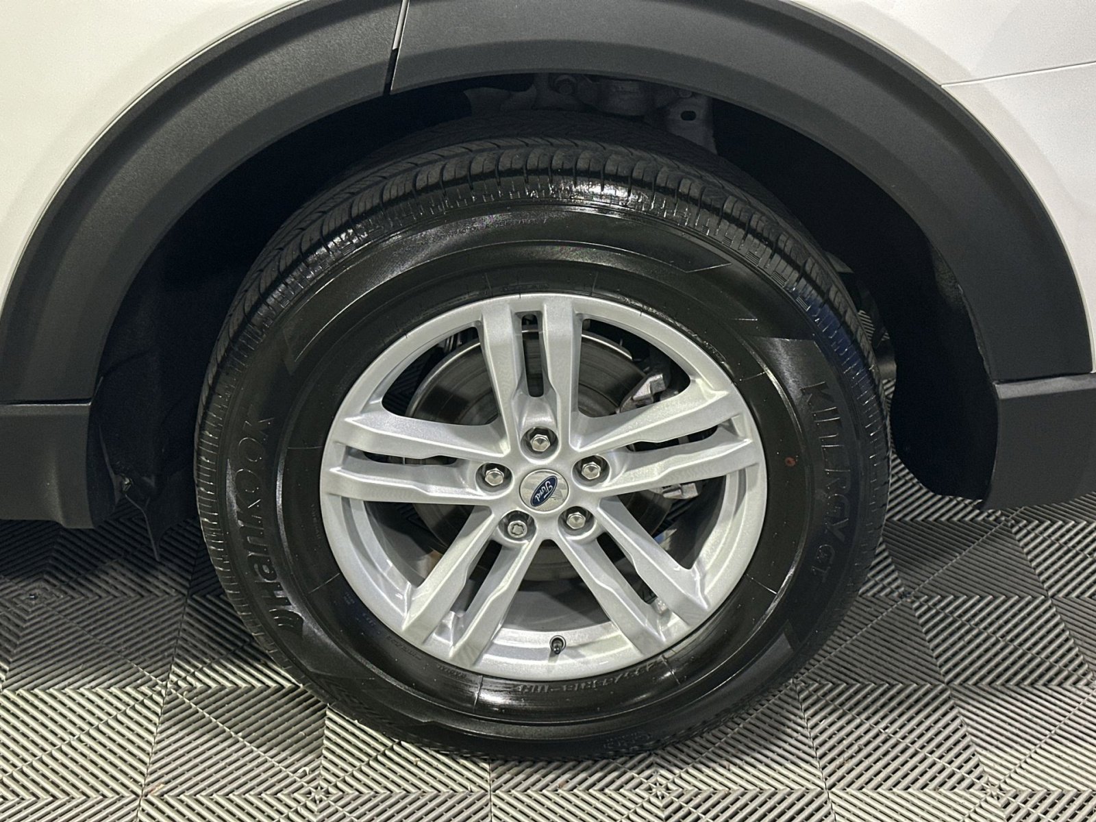 Used 2024 Ford Explorer XLT w/ Class IV Trailer Tow Package image 12