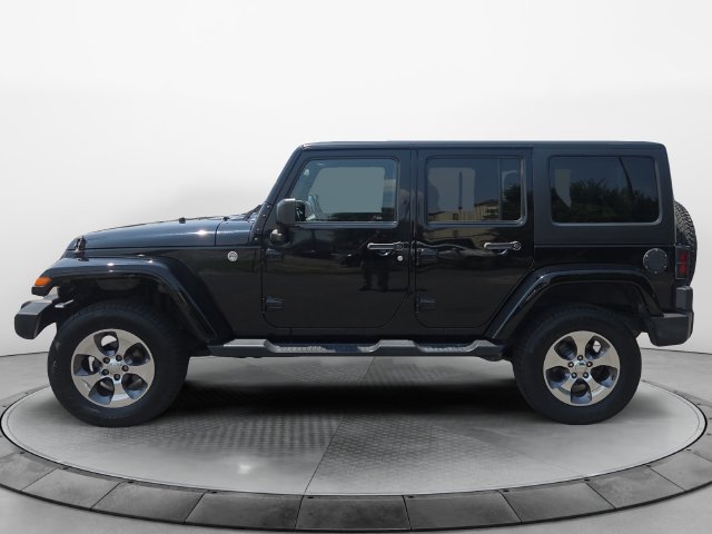 Used 2016 Jeep Wrangler Unlimited Sahara w/ Dual Top Group AWD/4WD image 2