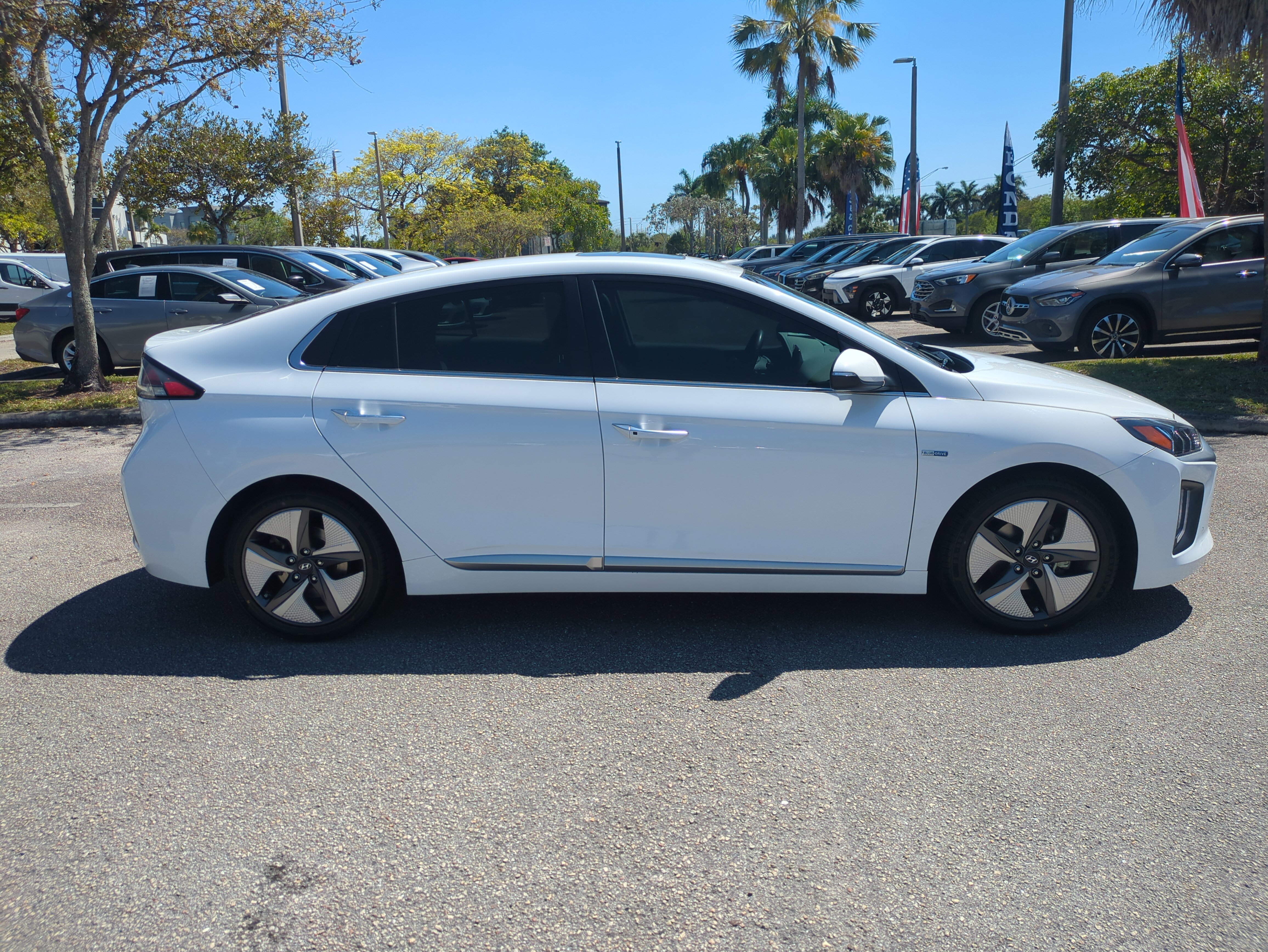 Used 2020 Hyundai Ioniq Limited image 4