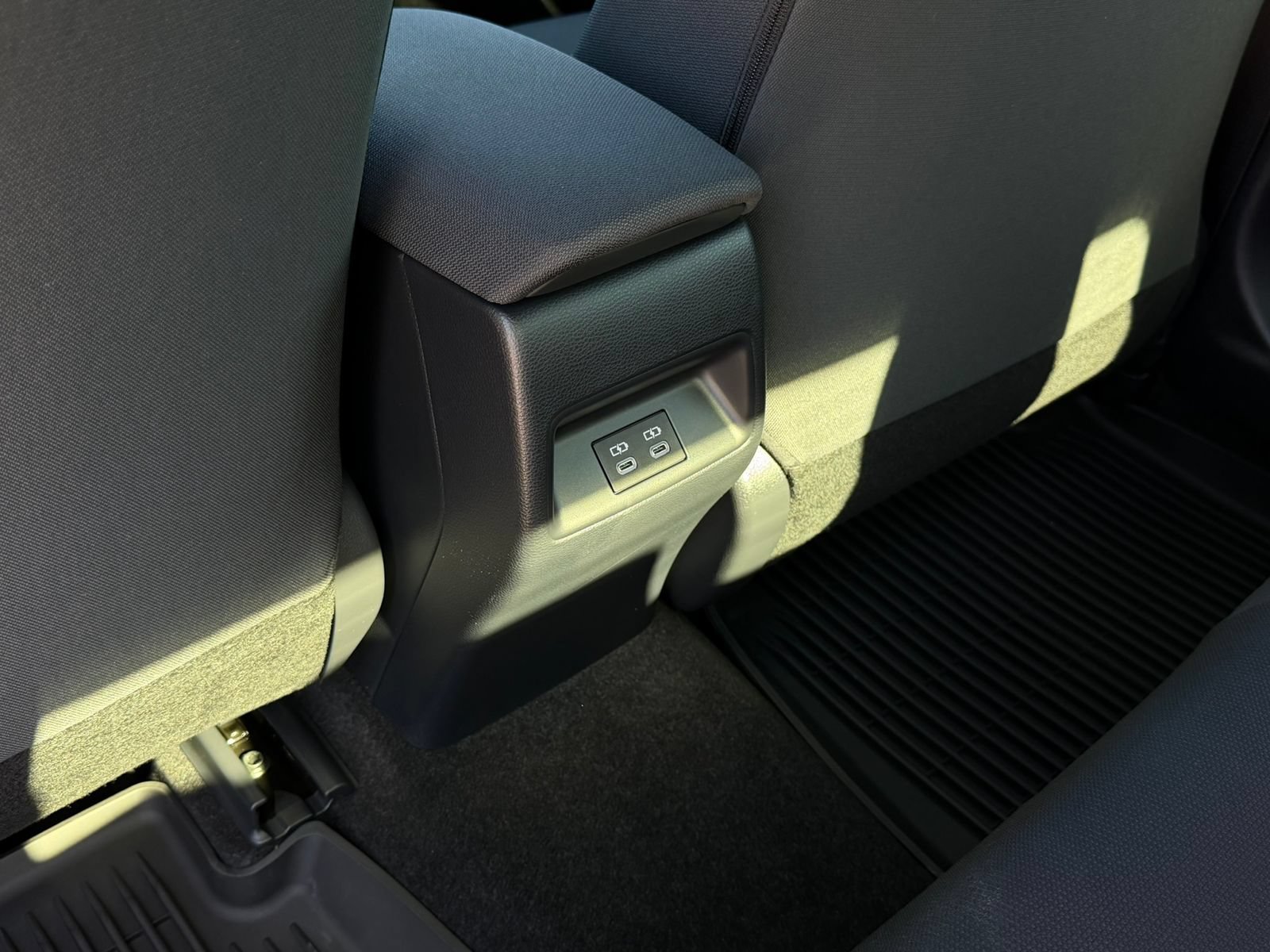 Used 2026 Toyota Corolla SE w/ SE Premium Package FWD image 27