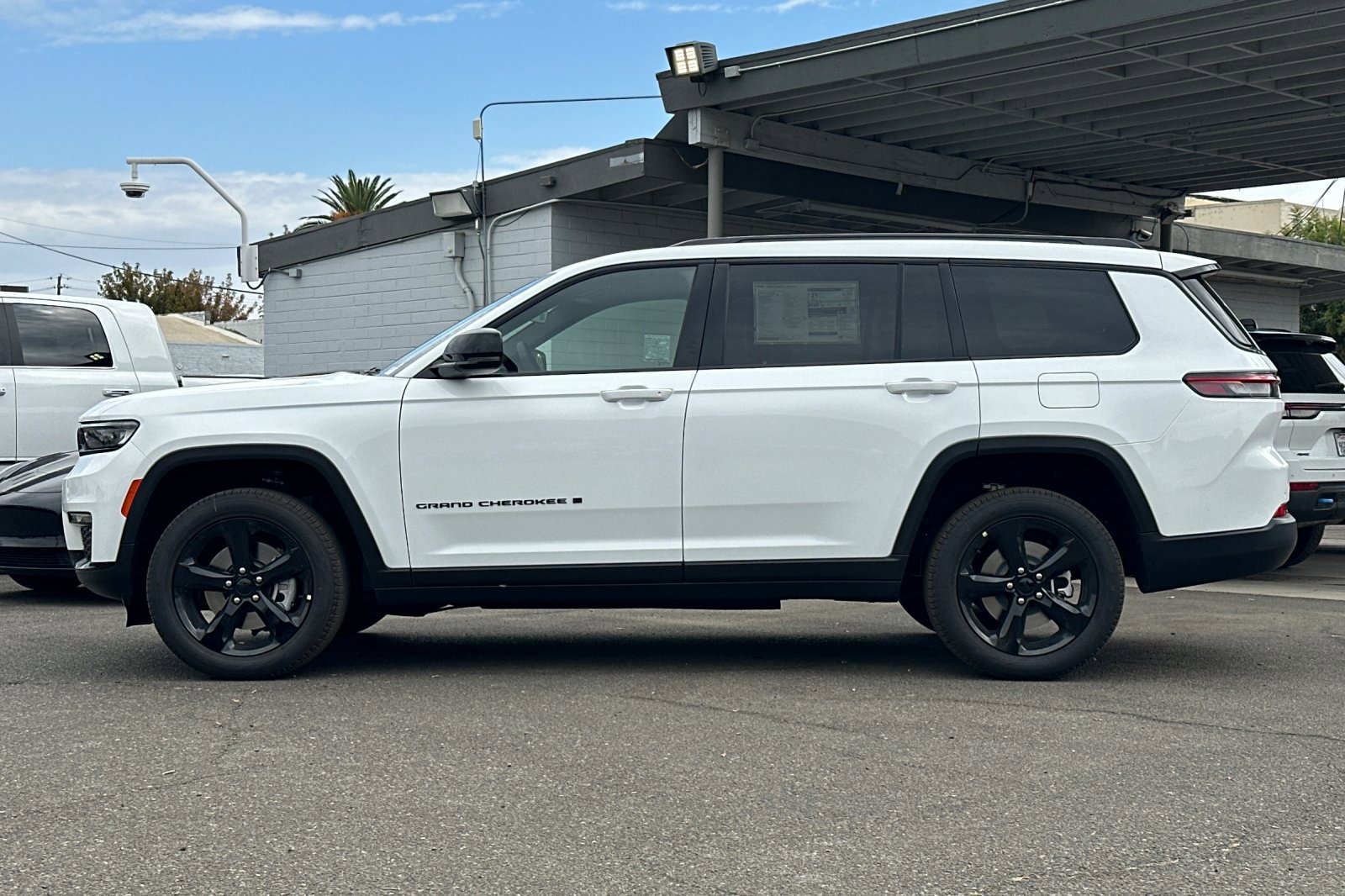 New 2025 Jeep Grand Cherokee L Limited w/ Black Appearance Package image 6