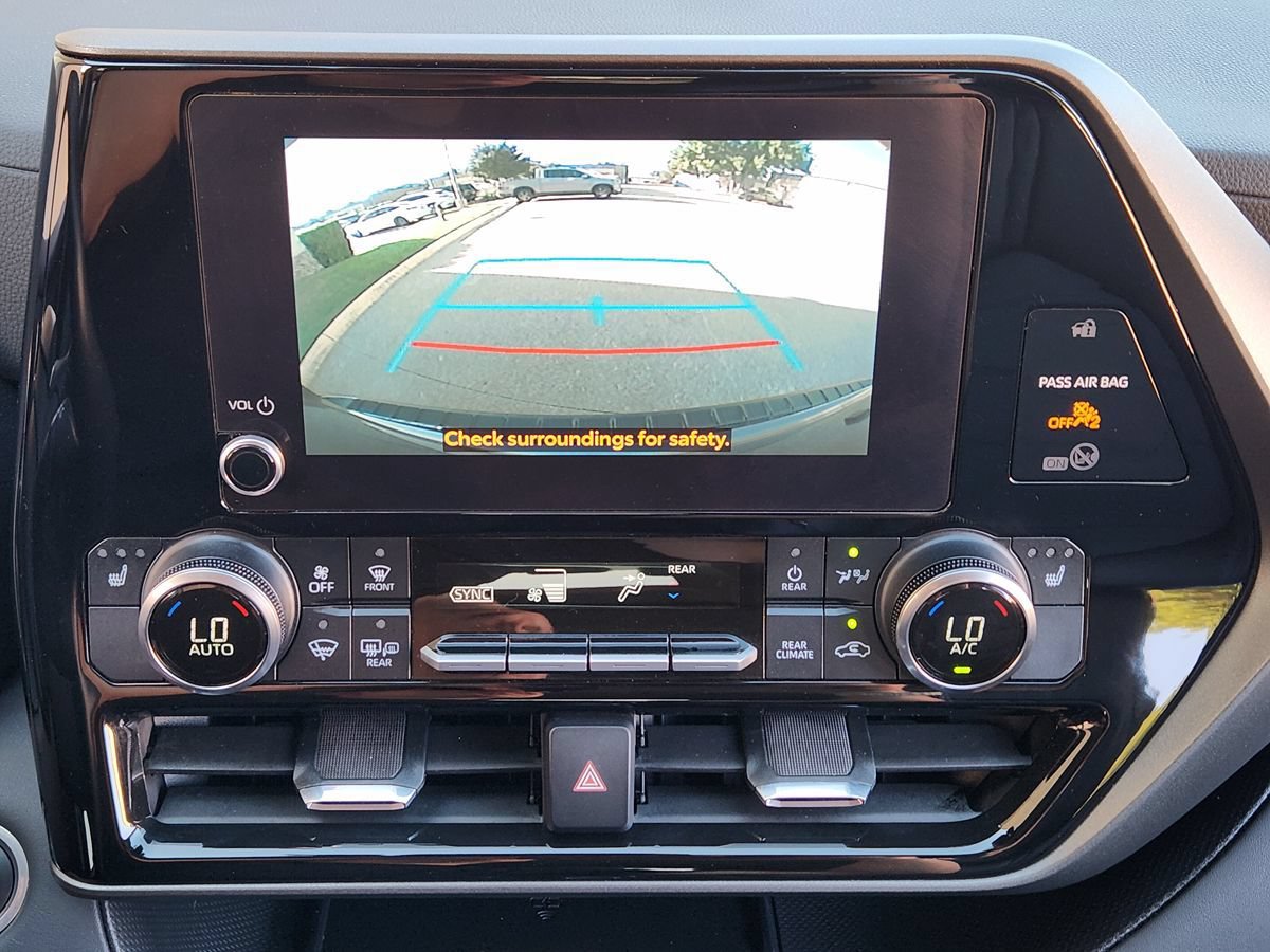 Used 2024 Toyota Highlander XLE FWD image 38