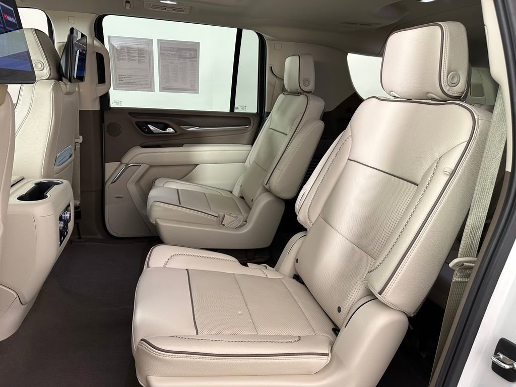 Used 2023 GMC Yukon XL Denali w/ Denali Reserve Package AWD/4WD image 19