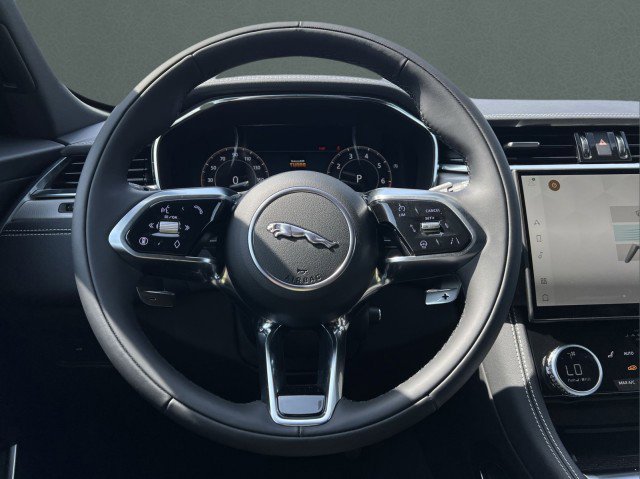 New 2026 Jaguar F-PACE R-Dynamic S image 32