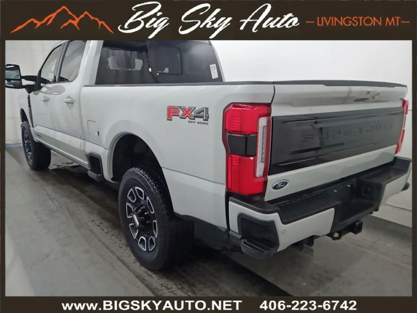 Used 2025 Ford F350 Platinum w/ FX4 Off-Road Package AWD/4WD image 2